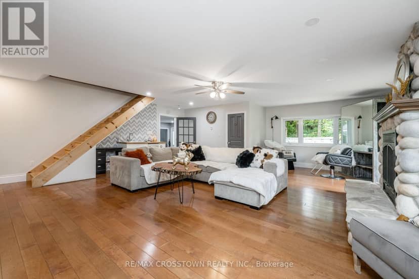 4454 Rosalyn Drive — photo 19 of 40