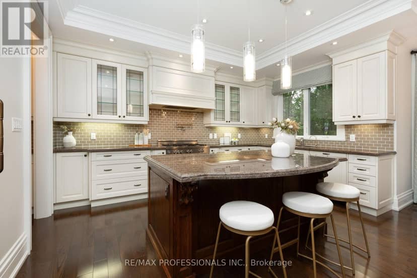 18 Hillcroft Drive — photo 8 of 40