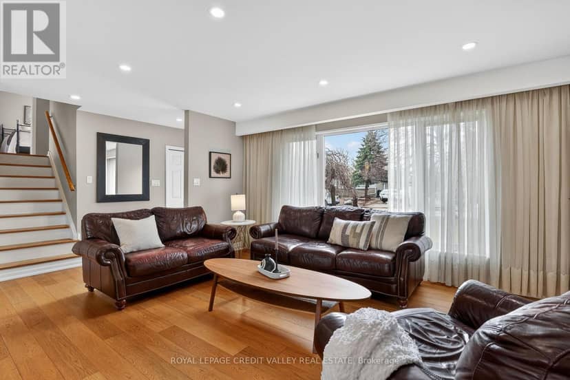 41 Staveley Crescent — photo 10 of 40