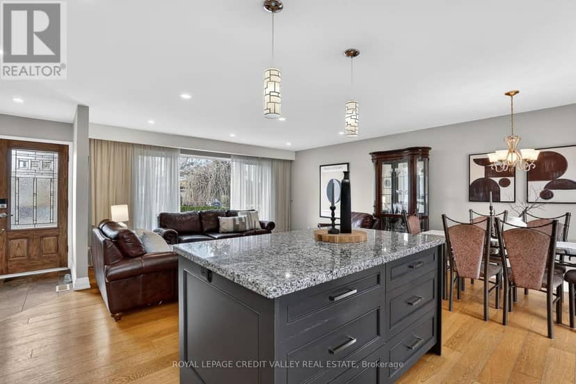 41 Staveley Crescent — photo 20 of 40