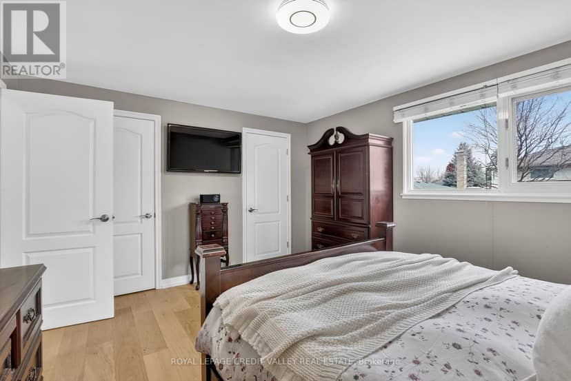41 Staveley Crescent — photo 26 of 40