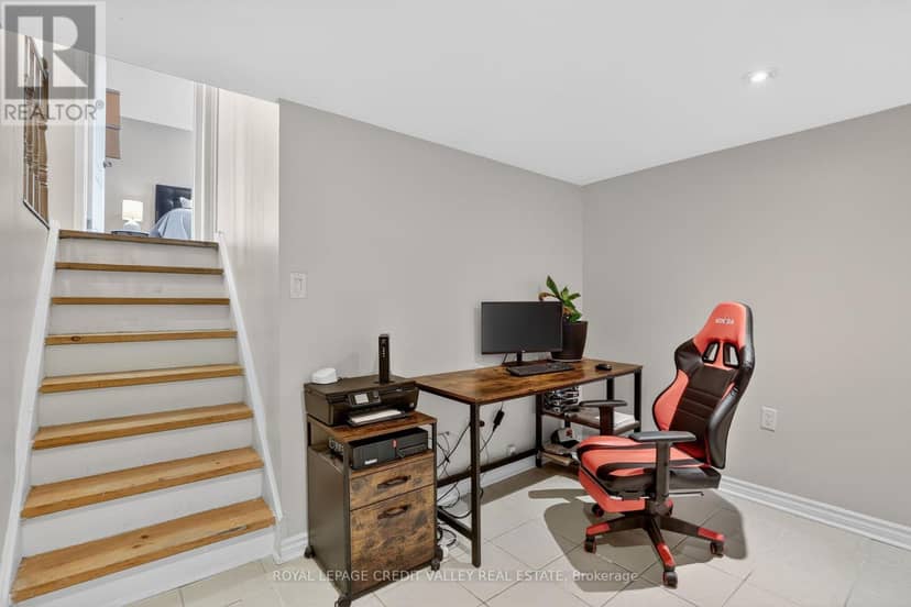 41 Staveley Crescent — photo 34 of 40