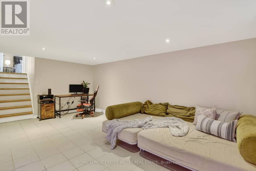 41 Staveley Crescent — photo 39 of 40