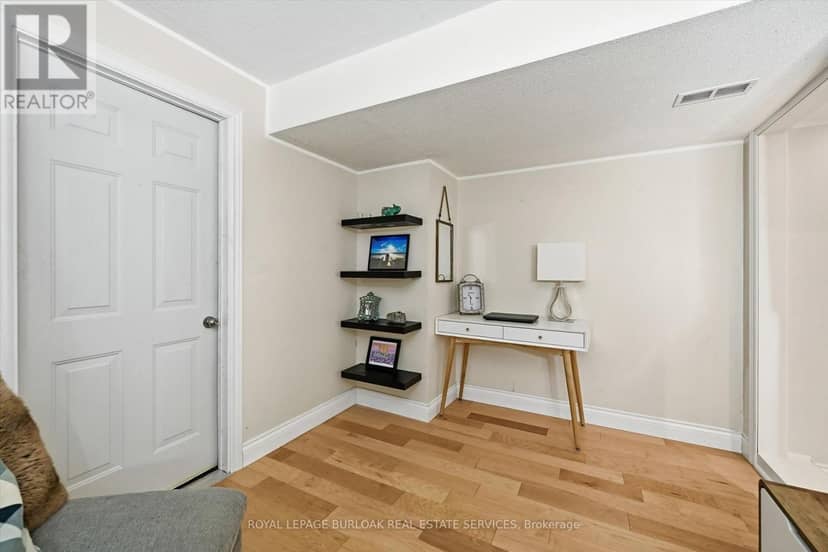 5474 Schueller Crescent — photo 37 of 40