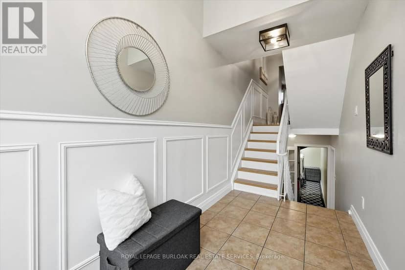 5474 Schueller Crescent — photo 4 of 40