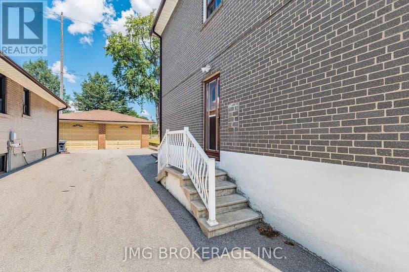 53 Foxrun Avenue — photo 32 of 39