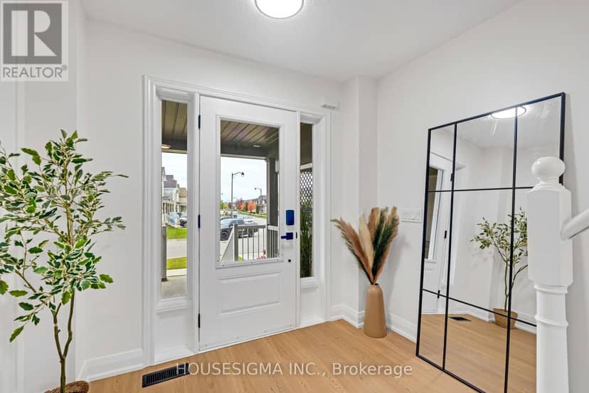 825 Cook Crescent — photo 3 of 40