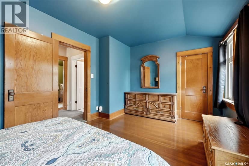 2257 Elphinstone STREET — photo 15 of 25
