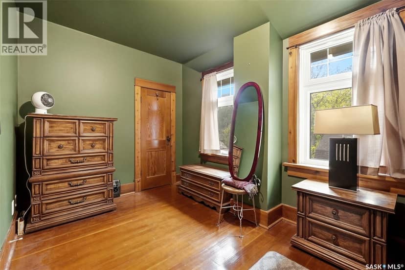 2257 Elphinstone STREET — photo 19 of 25