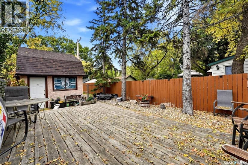 2257 Elphinstone STREET — photo 22 of 25