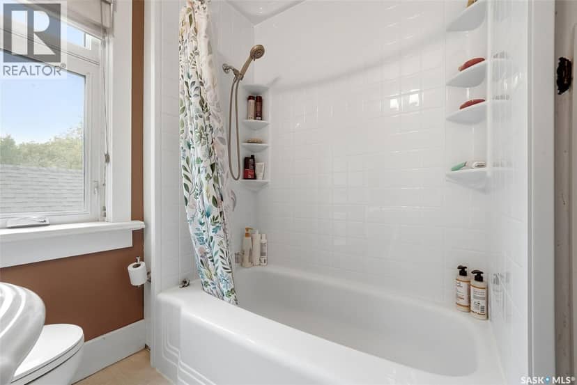 2257 Elphinstone STREET — photo 17 of 25