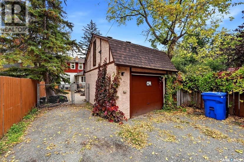 2257 Elphinstone STREET — photo 25 of 25