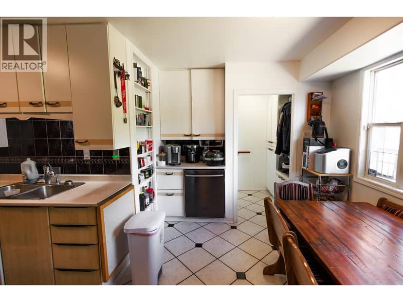 4523 GRAHAM AVENUE, Terrace, photo 4