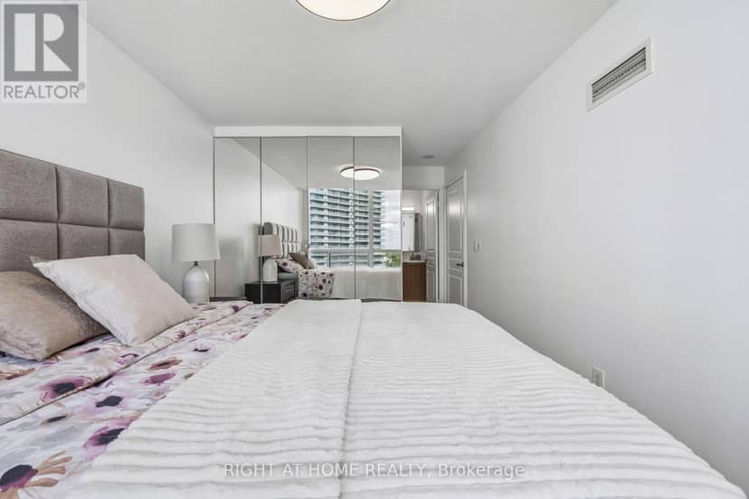 1116 - 503 Beecroft Road — photo 15 of 35