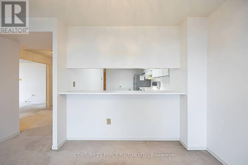 907 - 5 Kenneth Avenue — photo 4 of 22