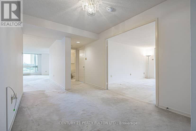 907 - 5 Kenneth Avenue — photo 7 of 22