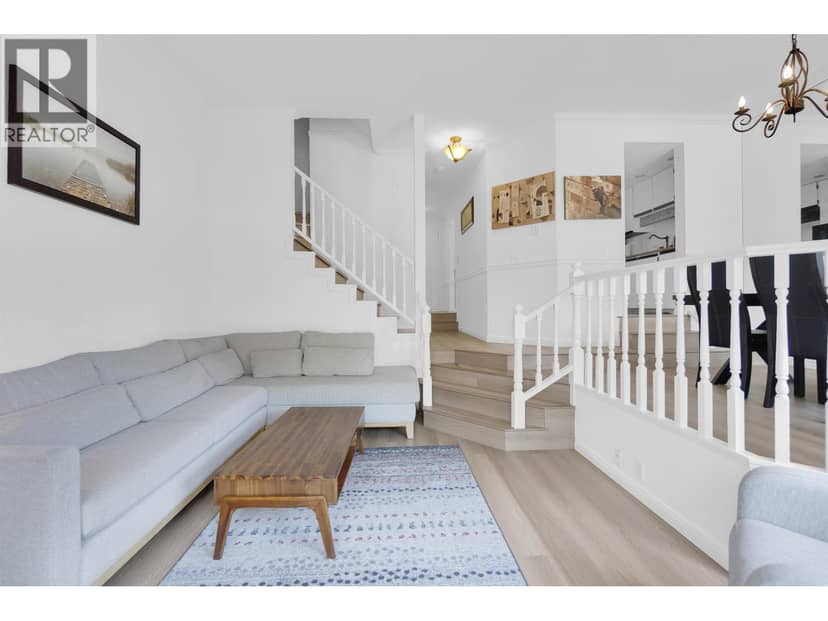 108 216 E 6TH STREET, North Vancouver