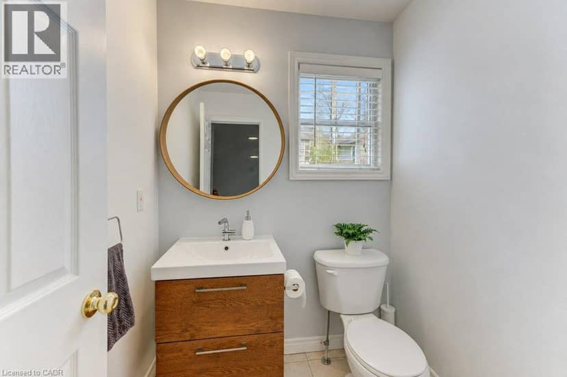 88 DECARO Crescent — photo 10 of 40