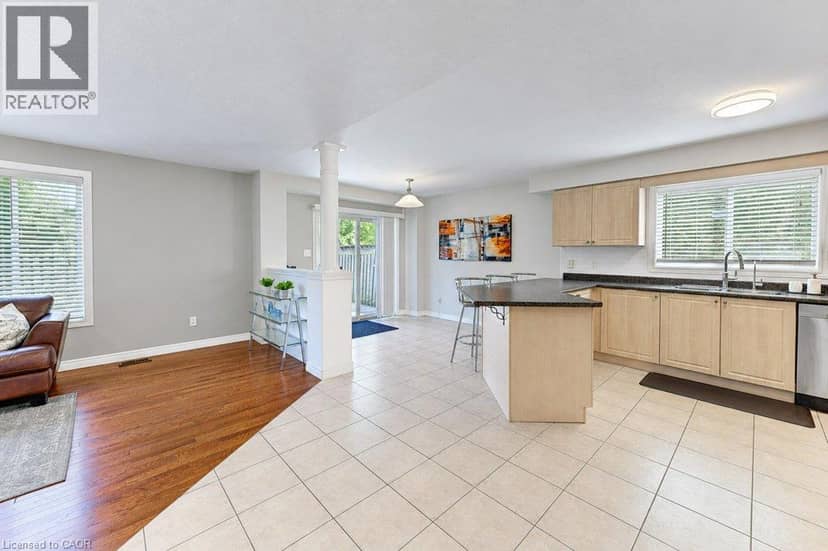 88 DECARO Crescent — photo 11 of 40