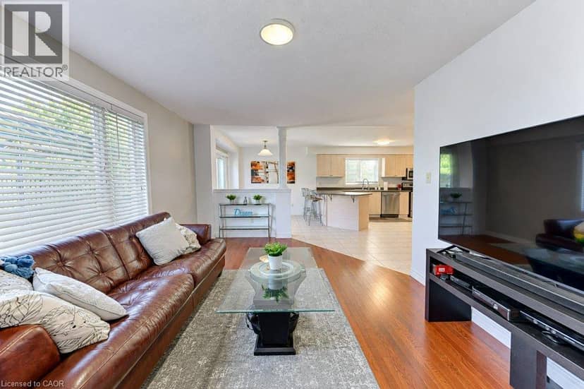 88 DECARO Crescent — photo 14 of 40