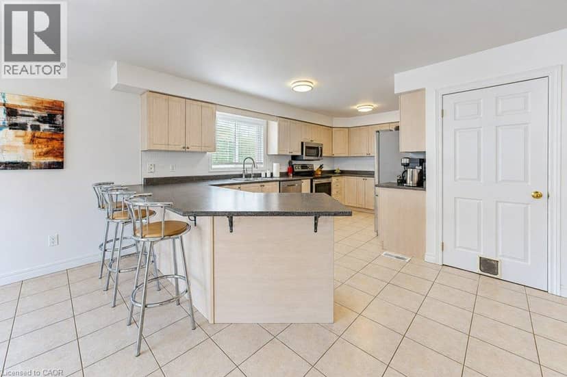 88 DECARO Crescent — photo 19 of 40
