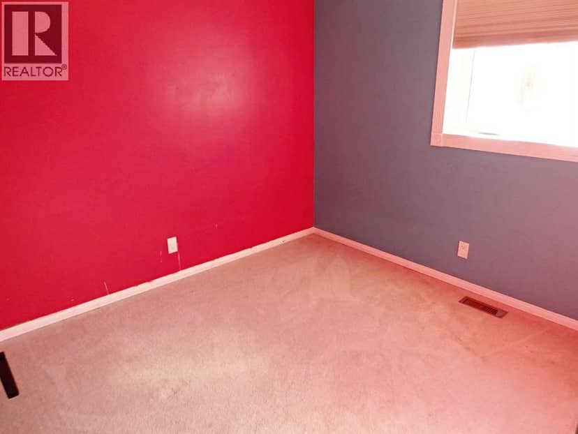 5819 51 Avenue — photo 19 of 32