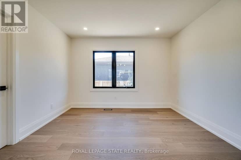 24 Royce Avenue — photo 31 of 40