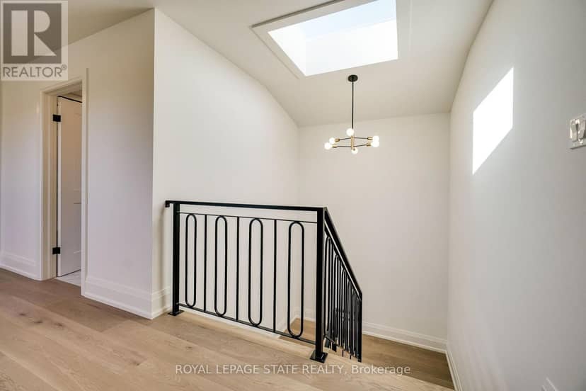24 Royce Avenue — photo 36 of 40