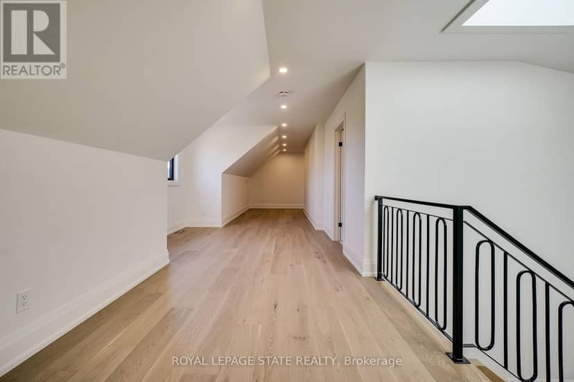 24 Royce Avenue — photo 37 of 40