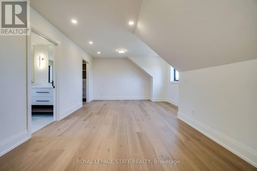 24 Royce Avenue — photo 38 of 40