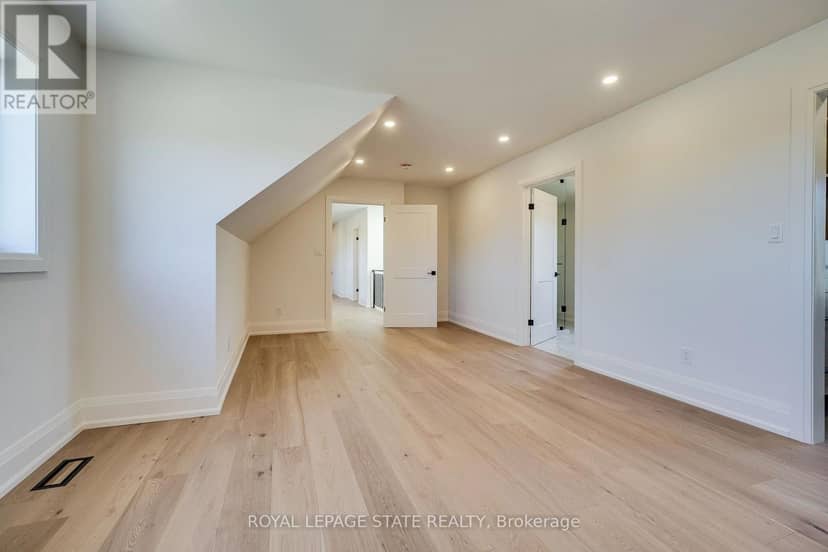 24 Royce Avenue — photo 40 of 40