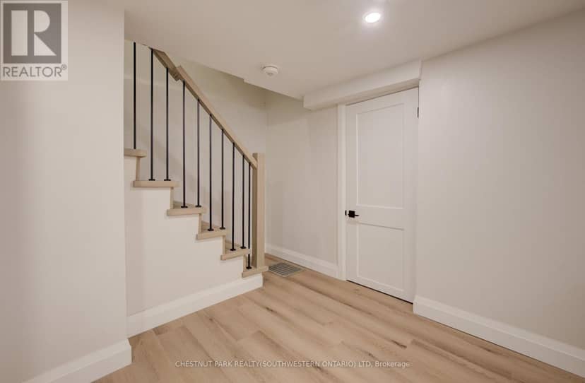 34 Moore Avenue N — photo 20 of 29