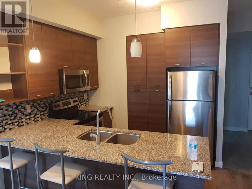1405 - 318 Spruce Street — photo 1 of 8
