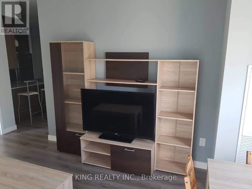 1405 - 318 Spruce Street — photo 4 of 8
