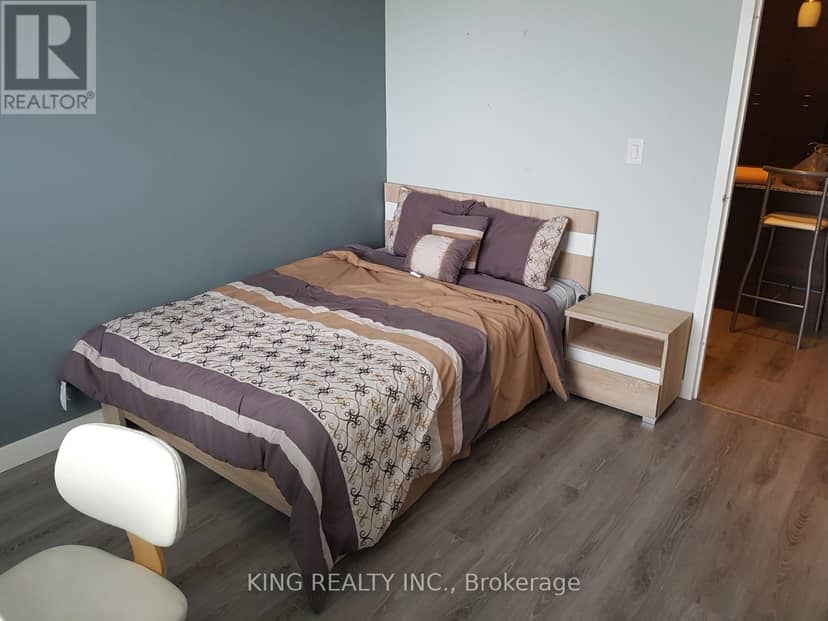 1405 - 318 Spruce Street — photo 6 of 8