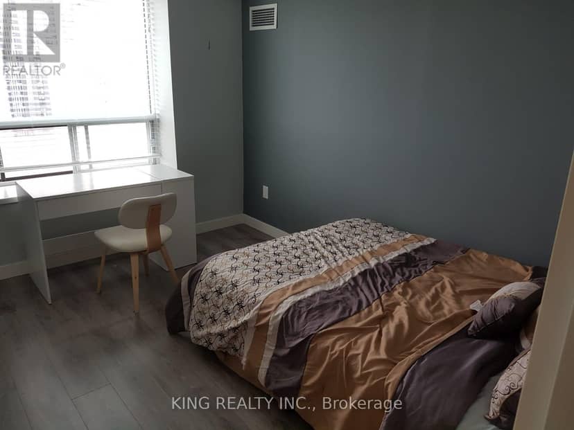 1405 - 318 Spruce Street — photo 8 of 8