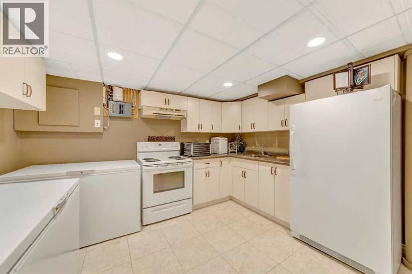 2306 52A Avenue Close — photo 37 of 40