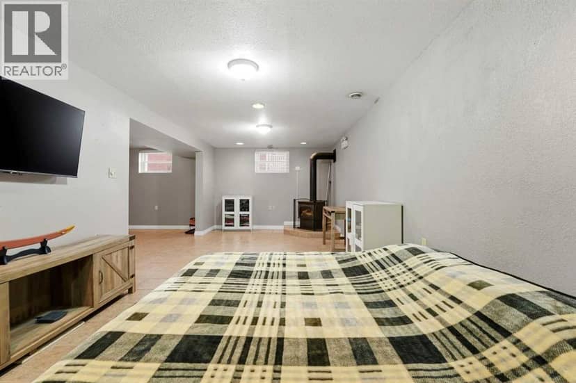 4624 49 Street — photo 19 of 29