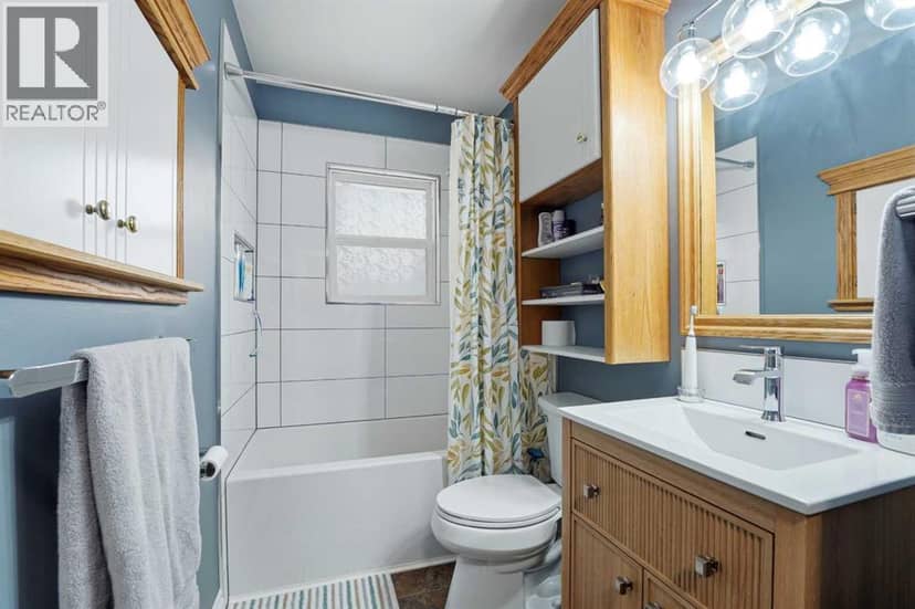 4624 49 Street — photo 14 of 29