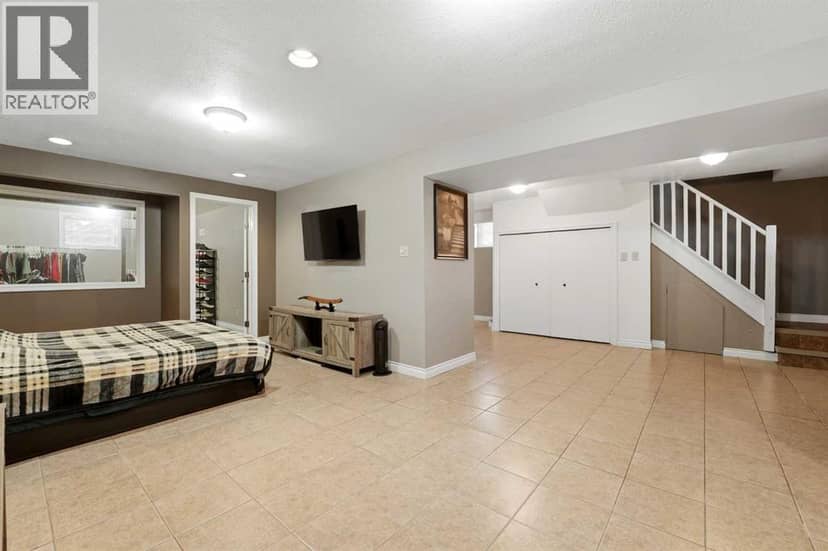 4624 49 Street — photo 17 of 29