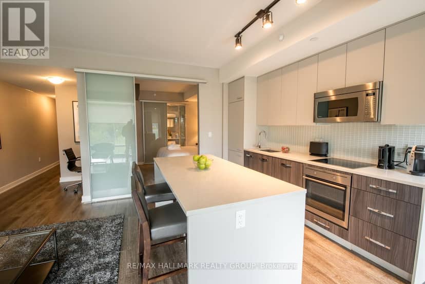 210 - 111 Champagne Avenue — photo 13 of 30