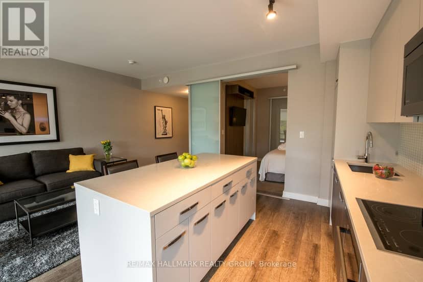 210 - 111 Champagne Avenue — photo 14 of 30