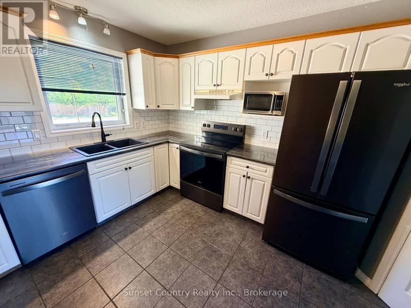 86 McMillan Avenue, Dryden, photo 2