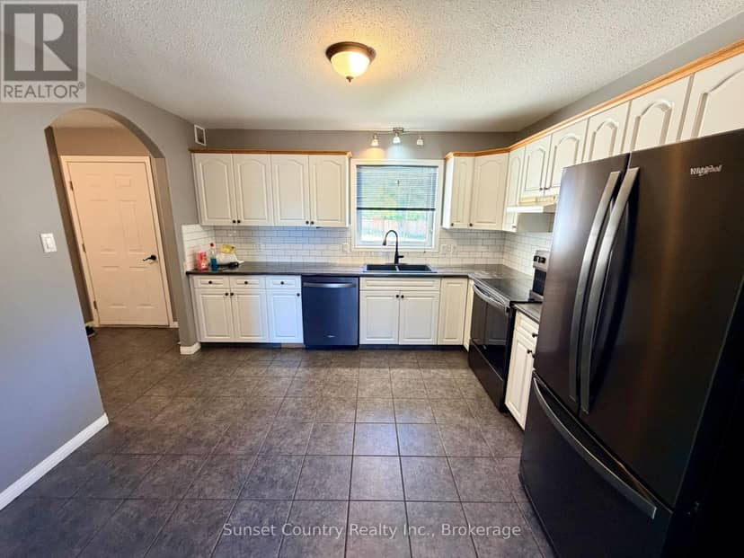 86 McMillan Avenue, Dryden, photo 3