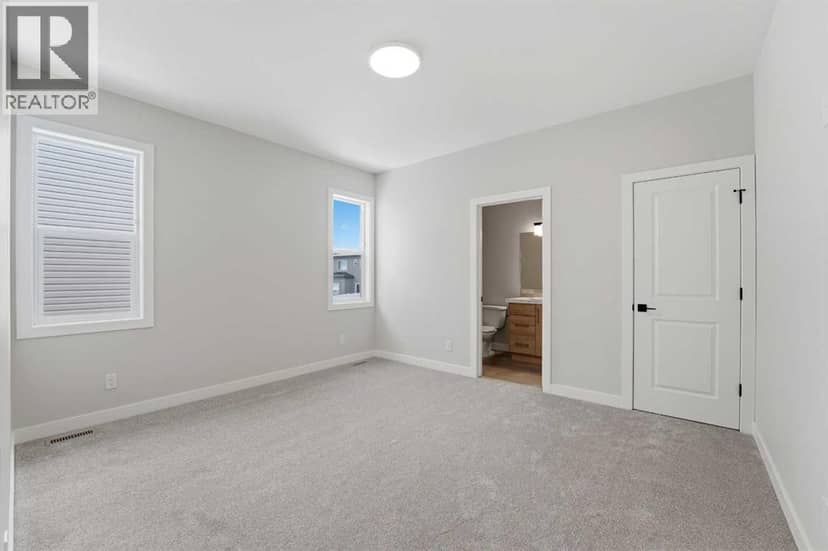 41 Emmett Crescent — photo 9 of 31