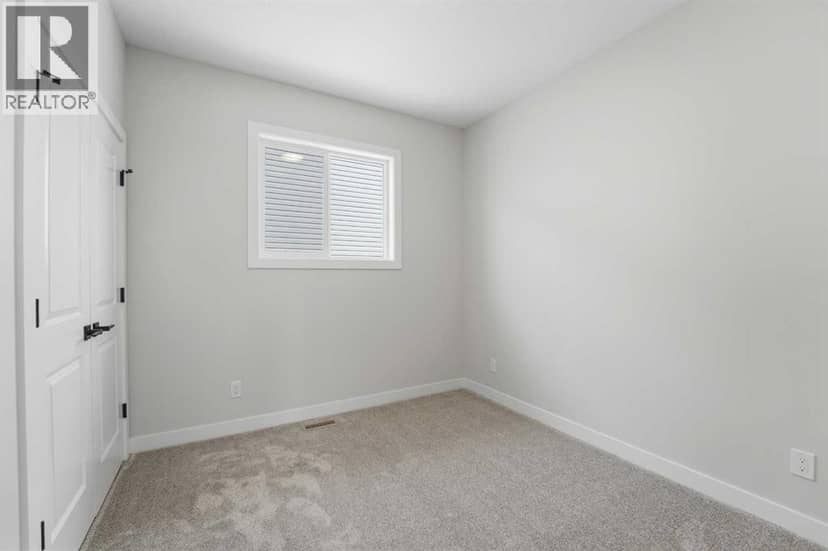 41 Emmett Crescent — photo 12 of 31