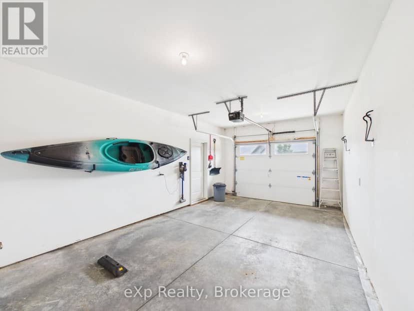 11-1050 Waterloo Street — photo 11 of 17