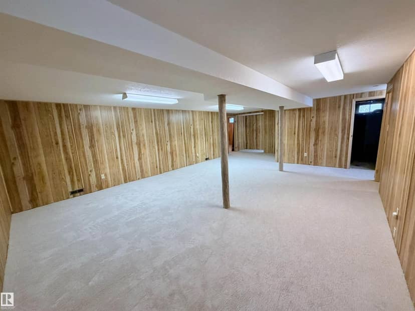 5233 49 AV — photo 21 of 36