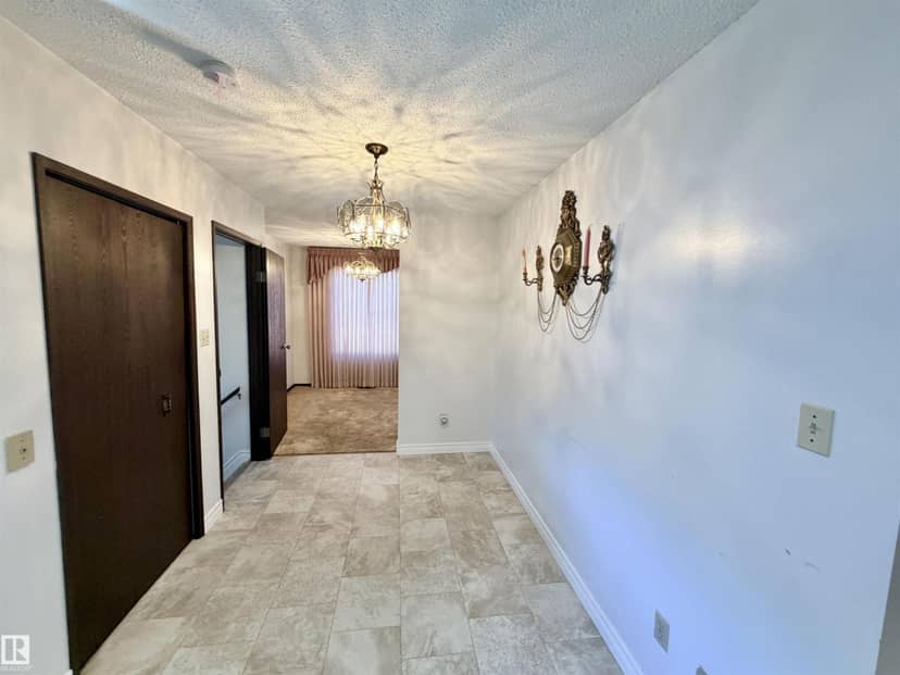 5233 49 AV — photo 12 of 36