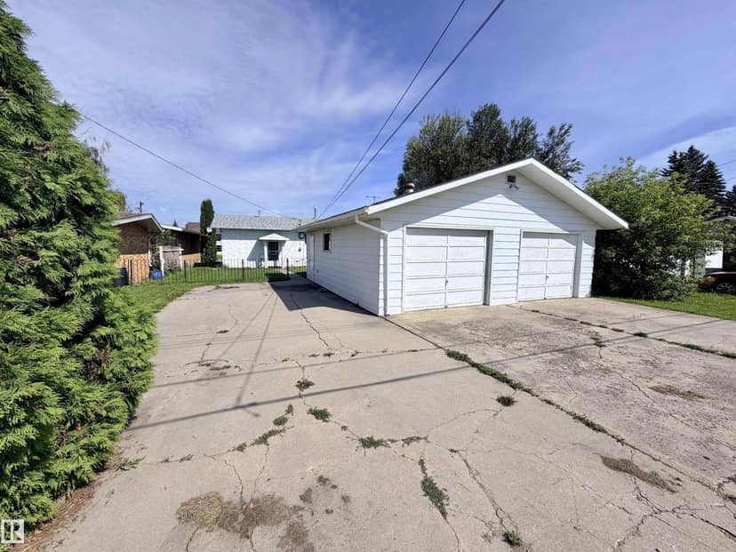 5233 49 AV — photo 34 of 36